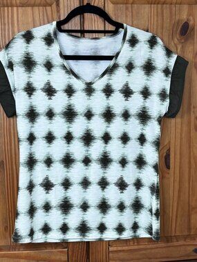 AnyBody Women's XXS Mint Green Olive Ikat Diamond V-Neck T-Shirt Ruffle Sleeve